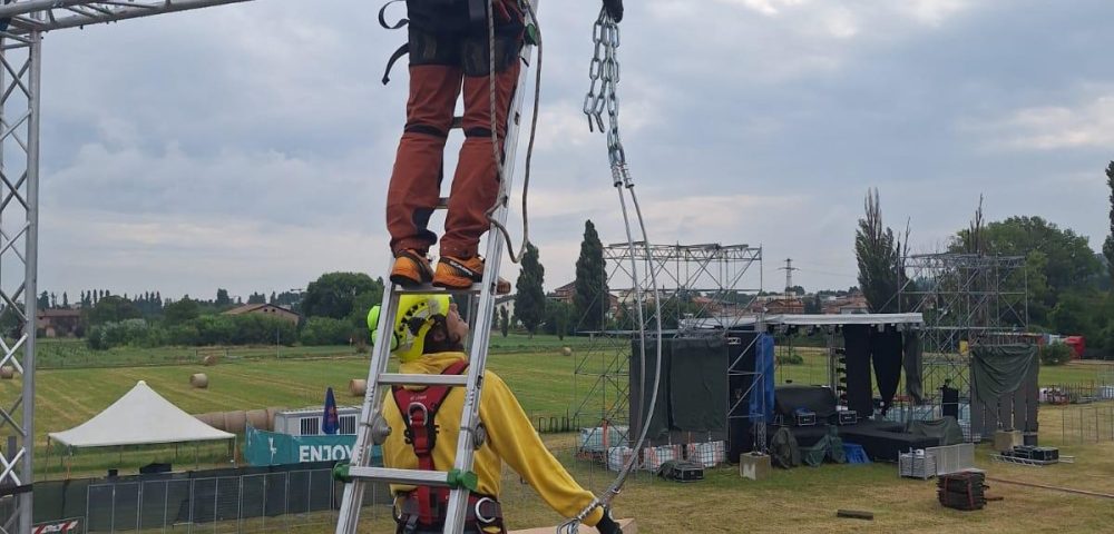 fase costruzione maxi altalena youth festival sassuolo modena